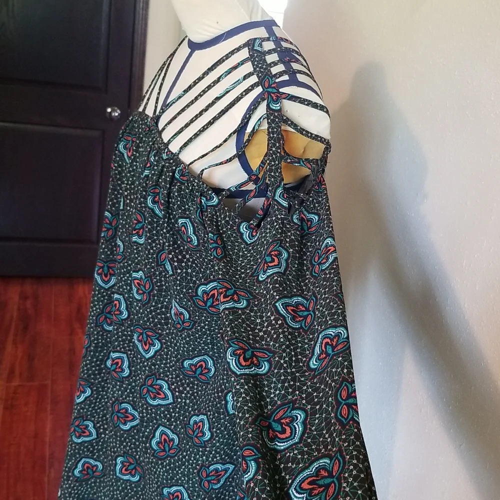 Entro Dress - Picture 2 of 4